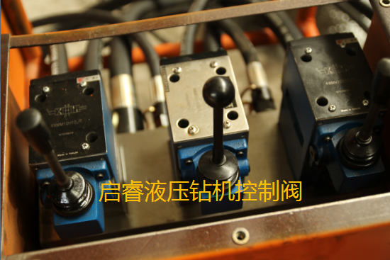 架柱式液壓回轉(zhuǎn)鉆機：聽著復(fù)雜，用著簡單