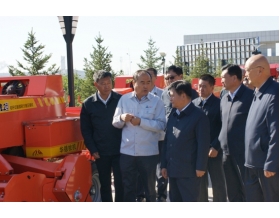 標(biāo)題：內(nèi)蒙古自治區(qū)李紀(jì)恒內(nèi)蒙古自治區(qū)李紀(jì)恒書記一行到內(nèi)蒙古華德牧草機(jī)械有限責(zé)任公司調(diào)研指導(dǎo)工作書記一行到內(nèi)蒙古華德牧草機(jī)械有限責(zé)任公司調(diào)研指導(dǎo)工作
瀏覽次數(shù)：4016
發(fā)表時(shí)間：2016-09-22