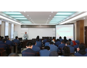 標(biāo)題：內(nèi)蒙古華德牧草機械有限責(zé)任公司黨委書記講黨課深入學(xué)習(xí)貫徹黨的十九屆五中全會精神
瀏覽次數(shù)：1664
發(fā)表時間：2020-12-25