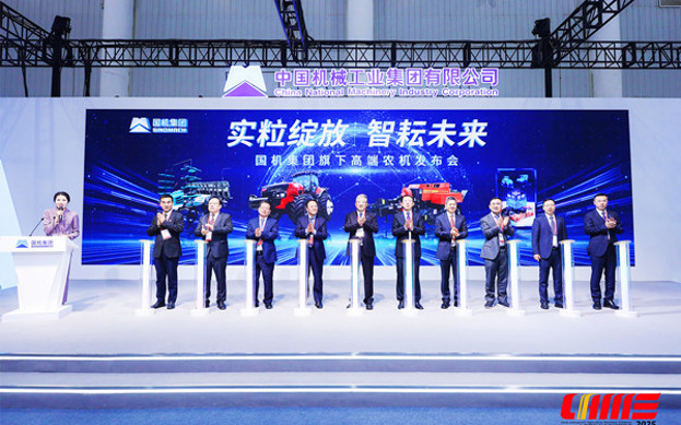 標題：驚艷亮相！“中農(nóng)機·華德”“雙出捆”新品備受矚目
瀏覽次數(shù)：111
發(fā)表時間：2025-10-28