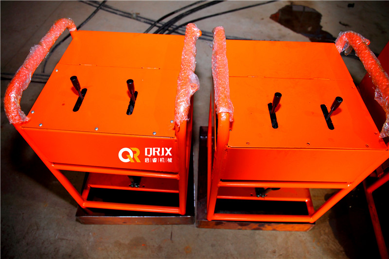 啟睿探水鉆機(jī)操作臺實(shí)拍圖